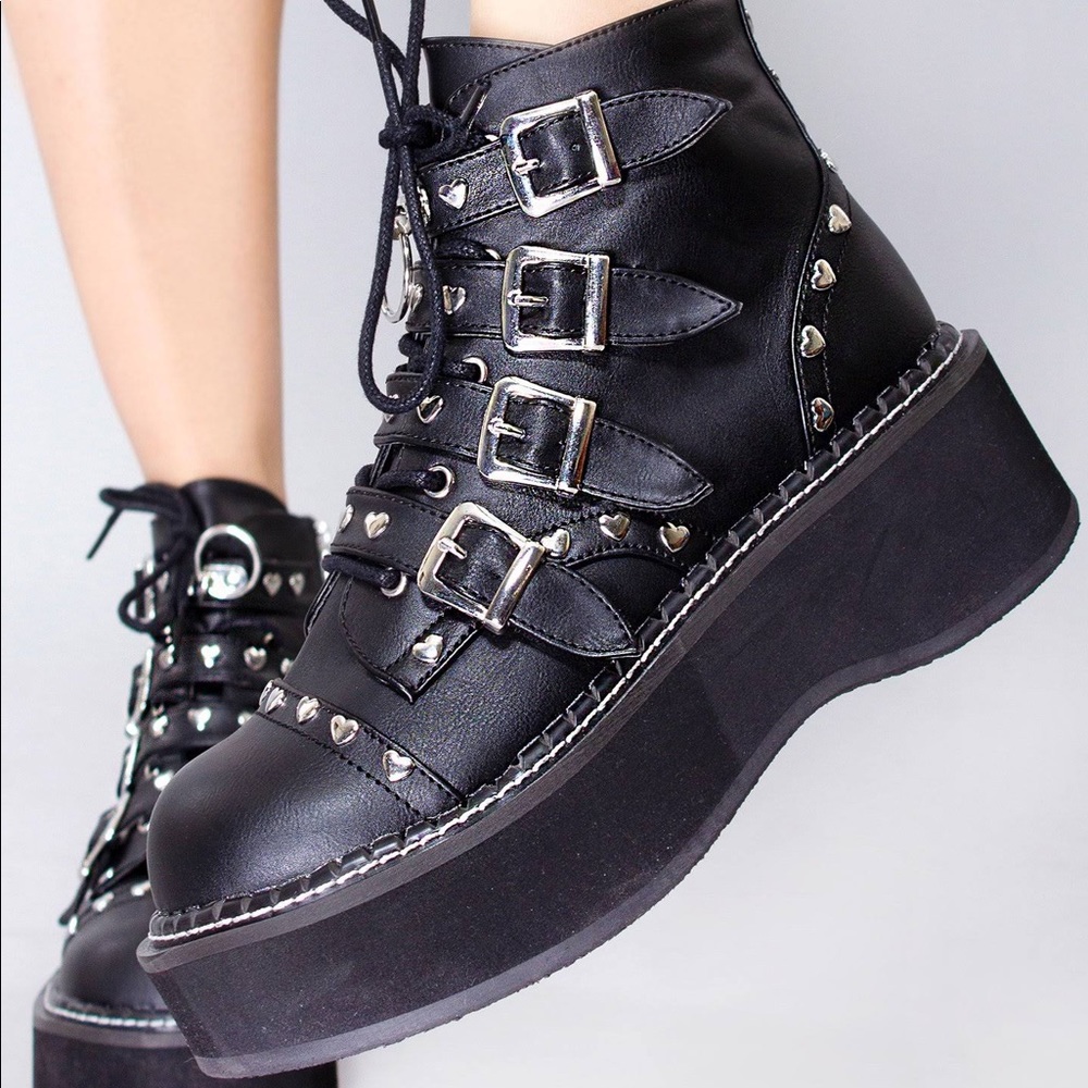 Emily 315 demonia
